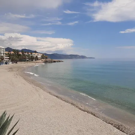 Playa Torecilla Beachfront Апартаменты